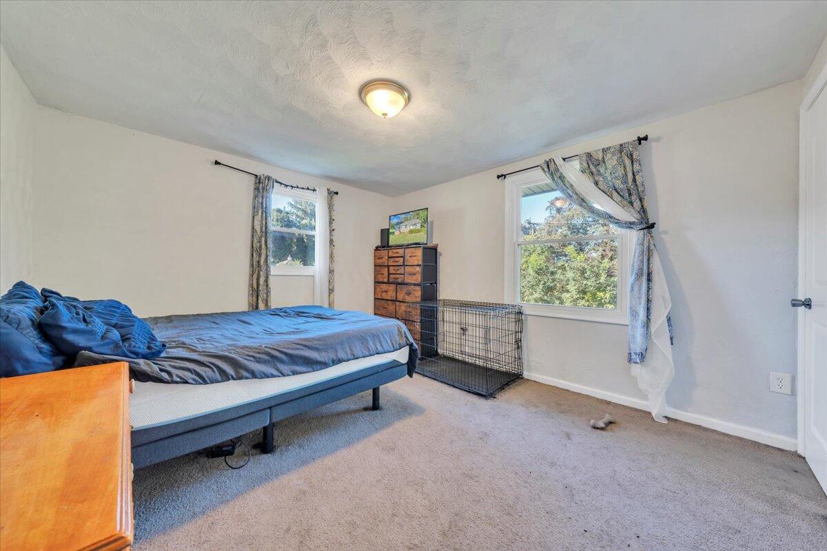 2633 Springhill DR NW