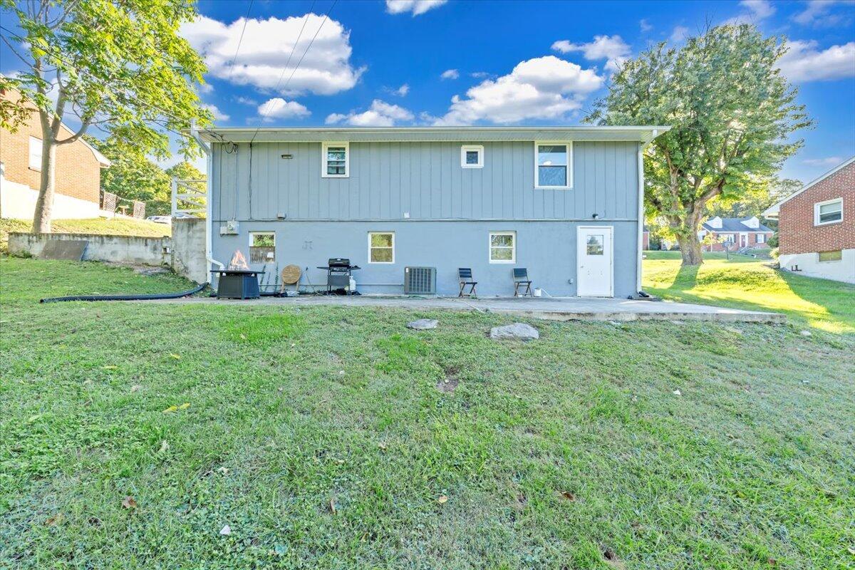 2633 Springhill DR NW