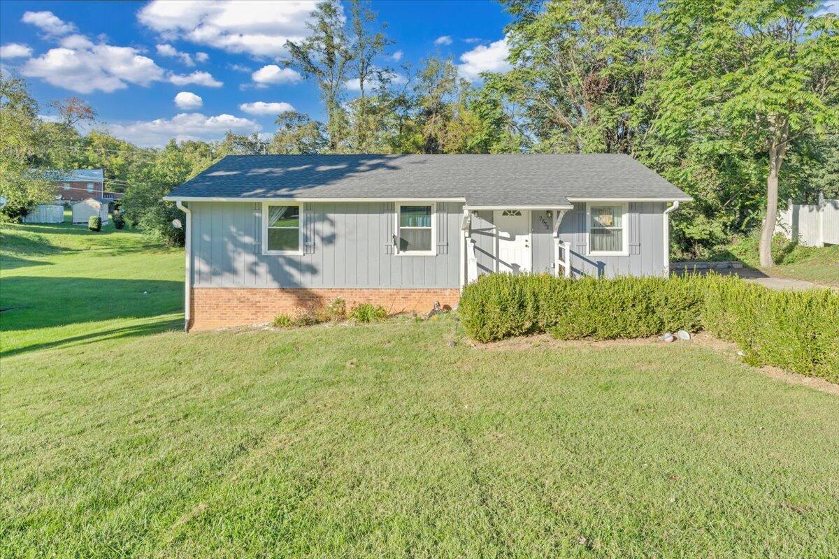 2633 Springhill DR NW