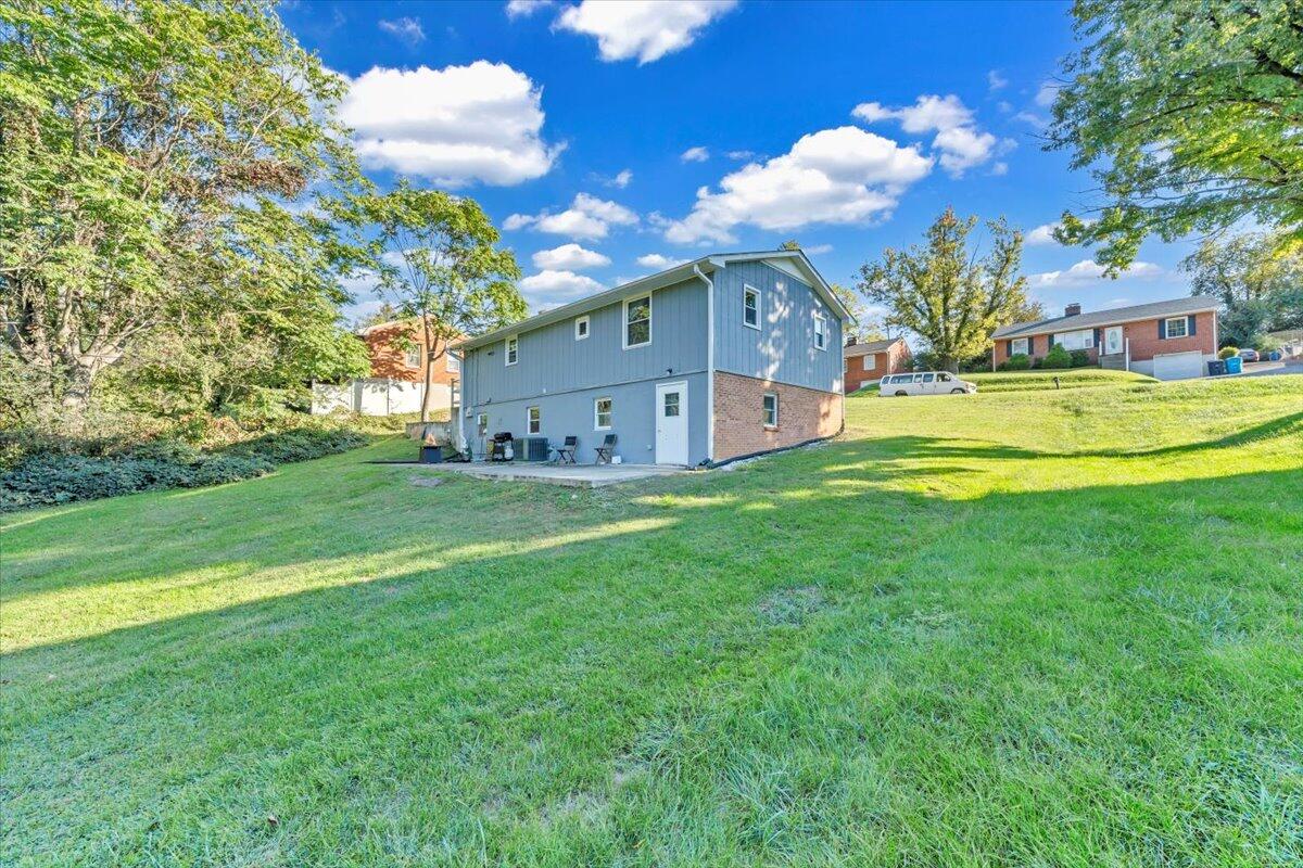 2633 Springhill DR NW