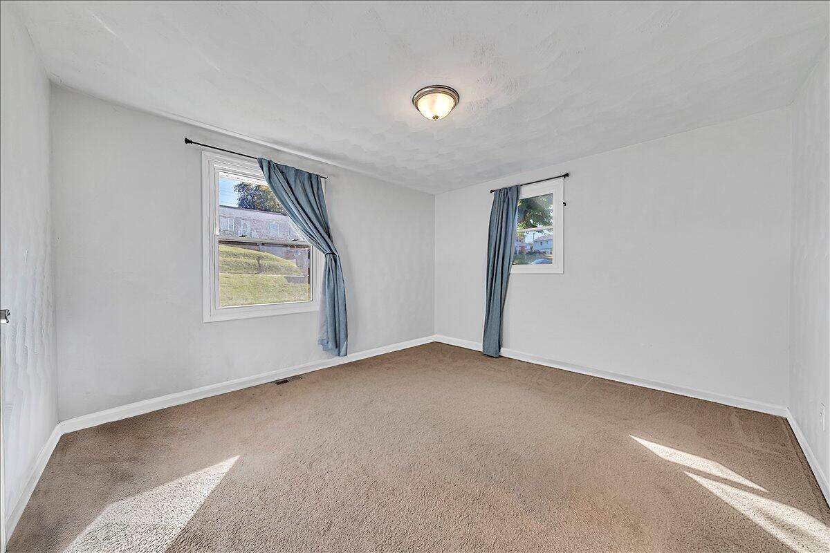 2633 Springhill DR NW