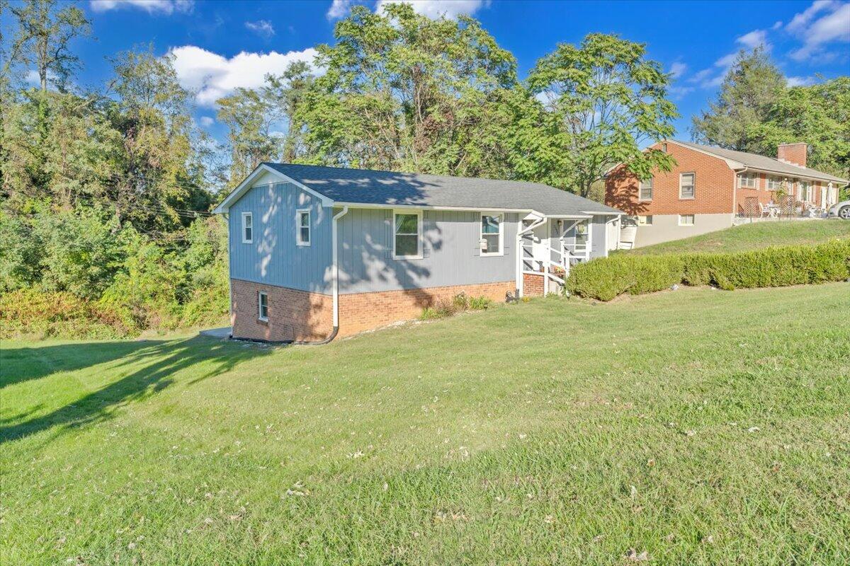 2633 Springhill DR NW