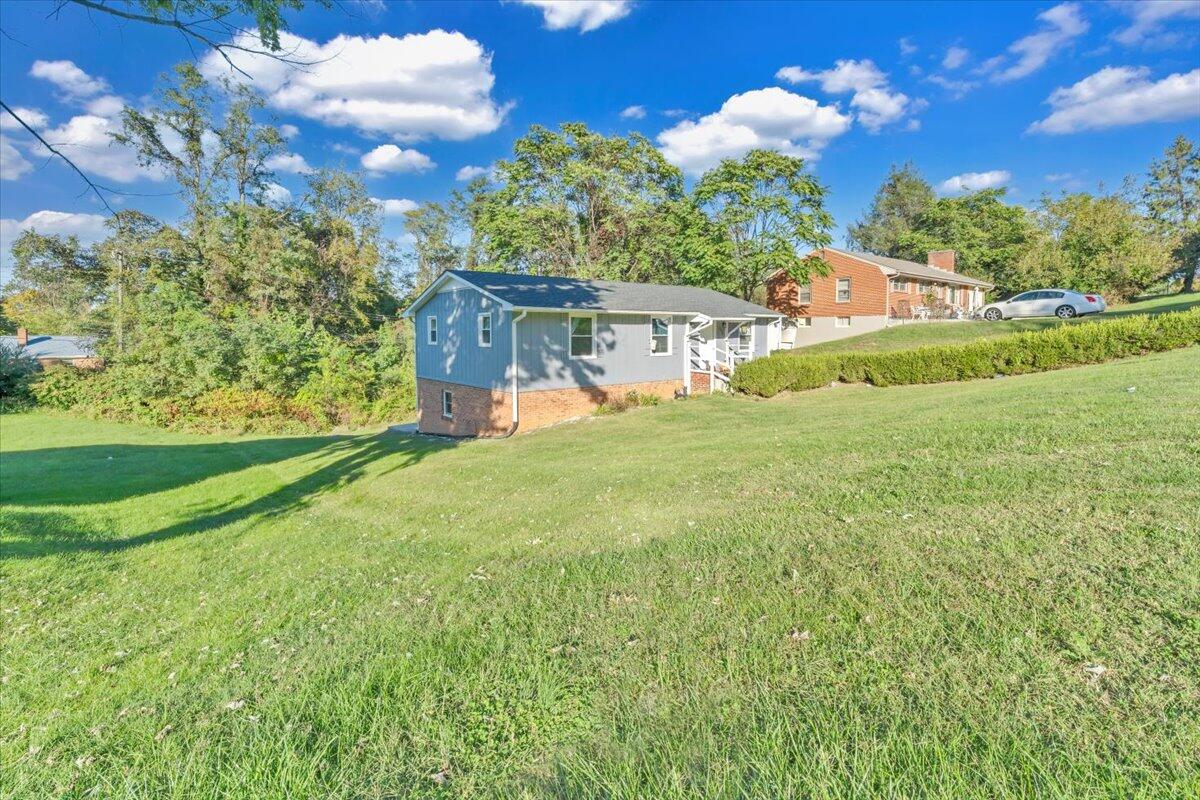 2633 Springhill DR NW