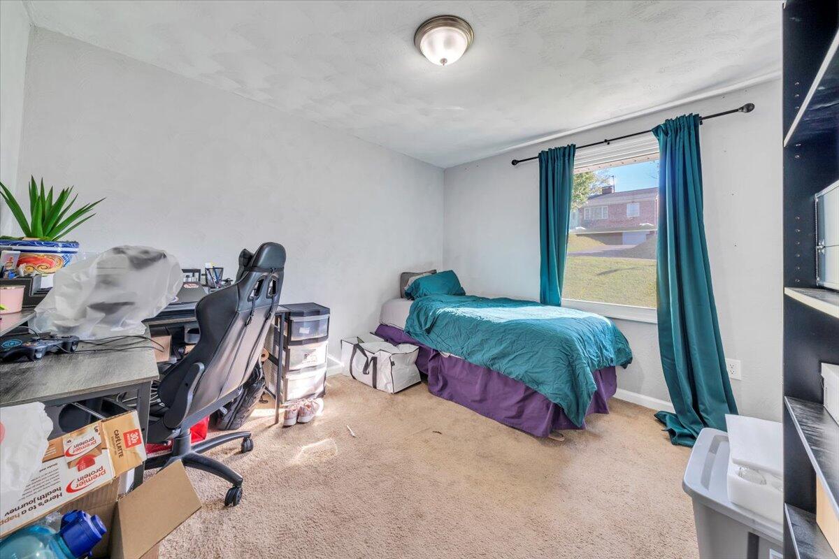 2633 Springhill DR NW