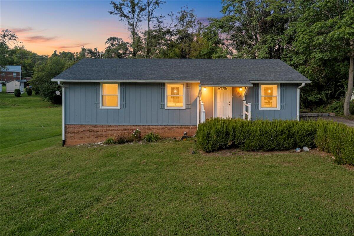 2633 Springhill DR NW