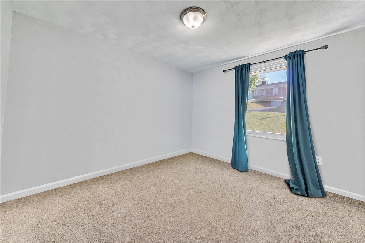 2633 Springhill DR NW