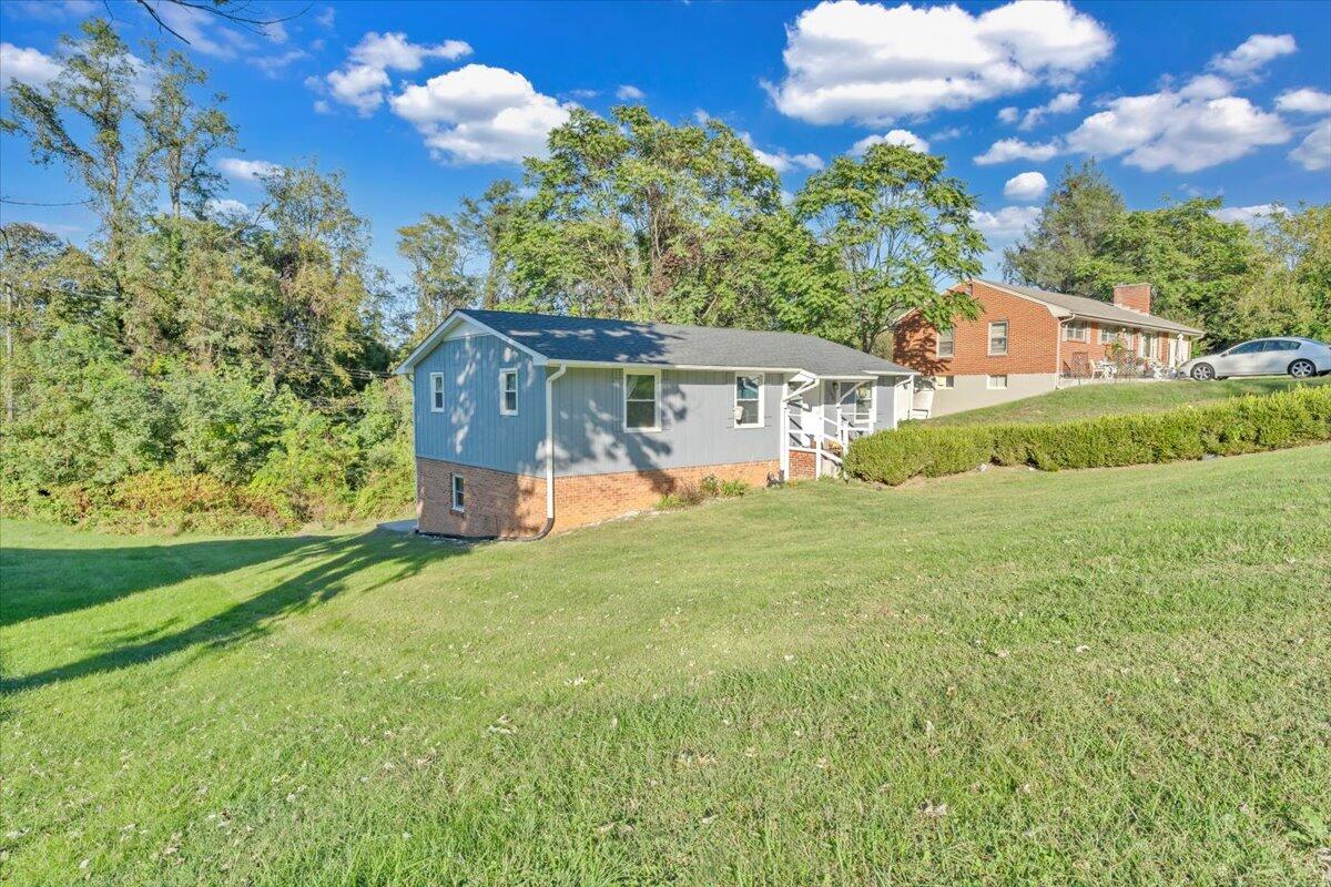 2633 Springhill DR NW