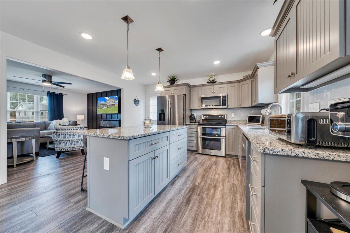 4018 Hazelridge RD NW