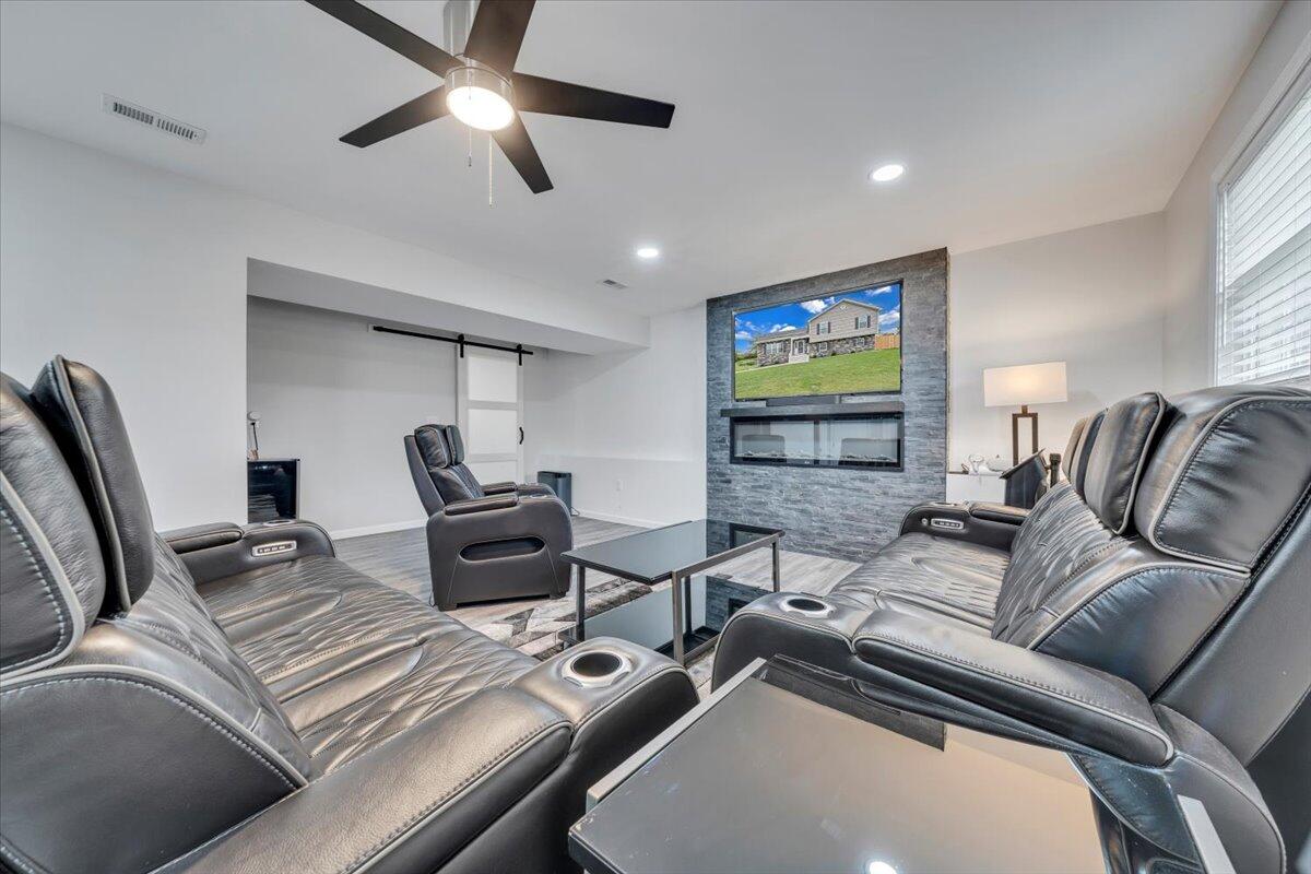 4018 Hazelridge RD NW