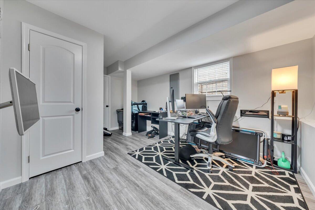 4018 Hazelridge RD NW