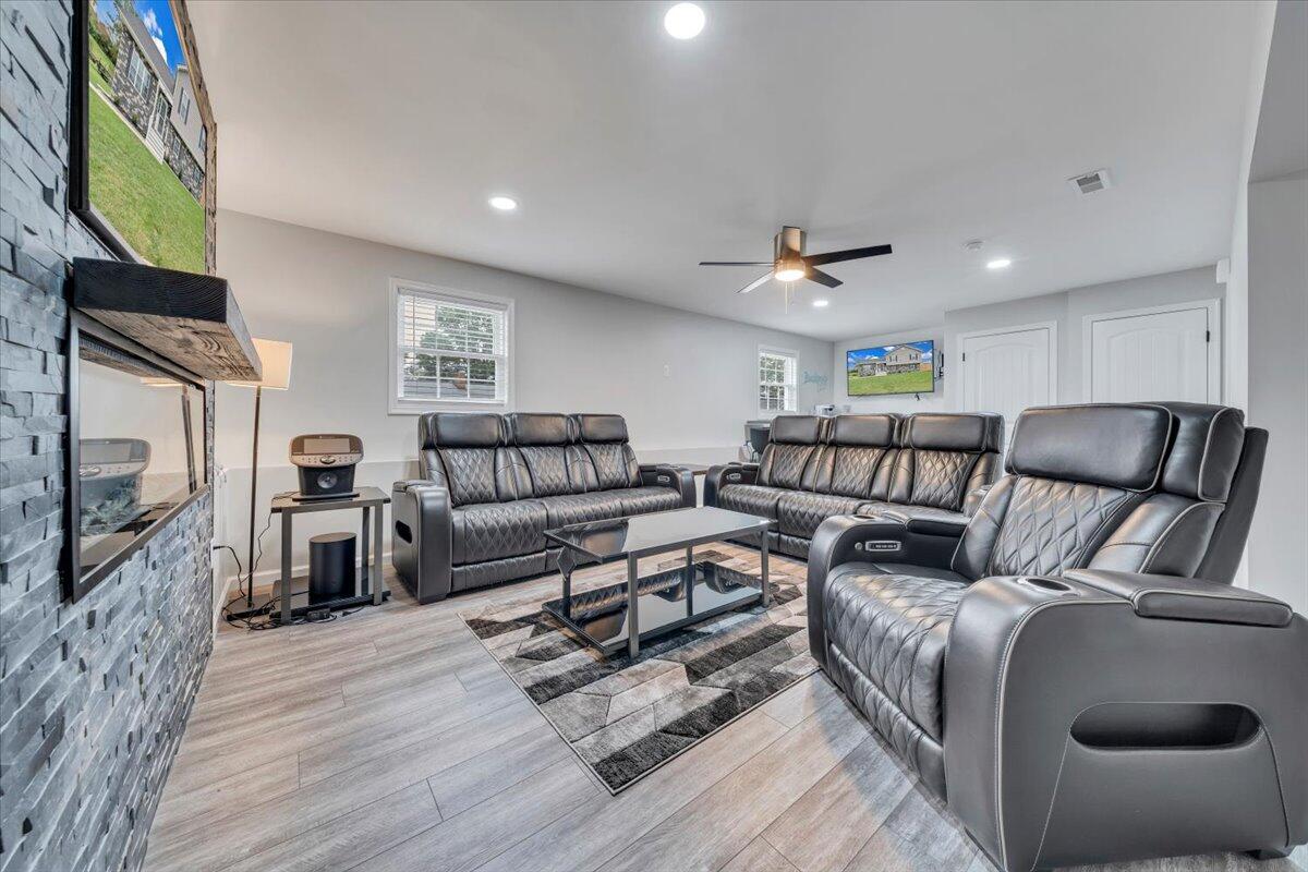 4018 Hazelridge RD NW