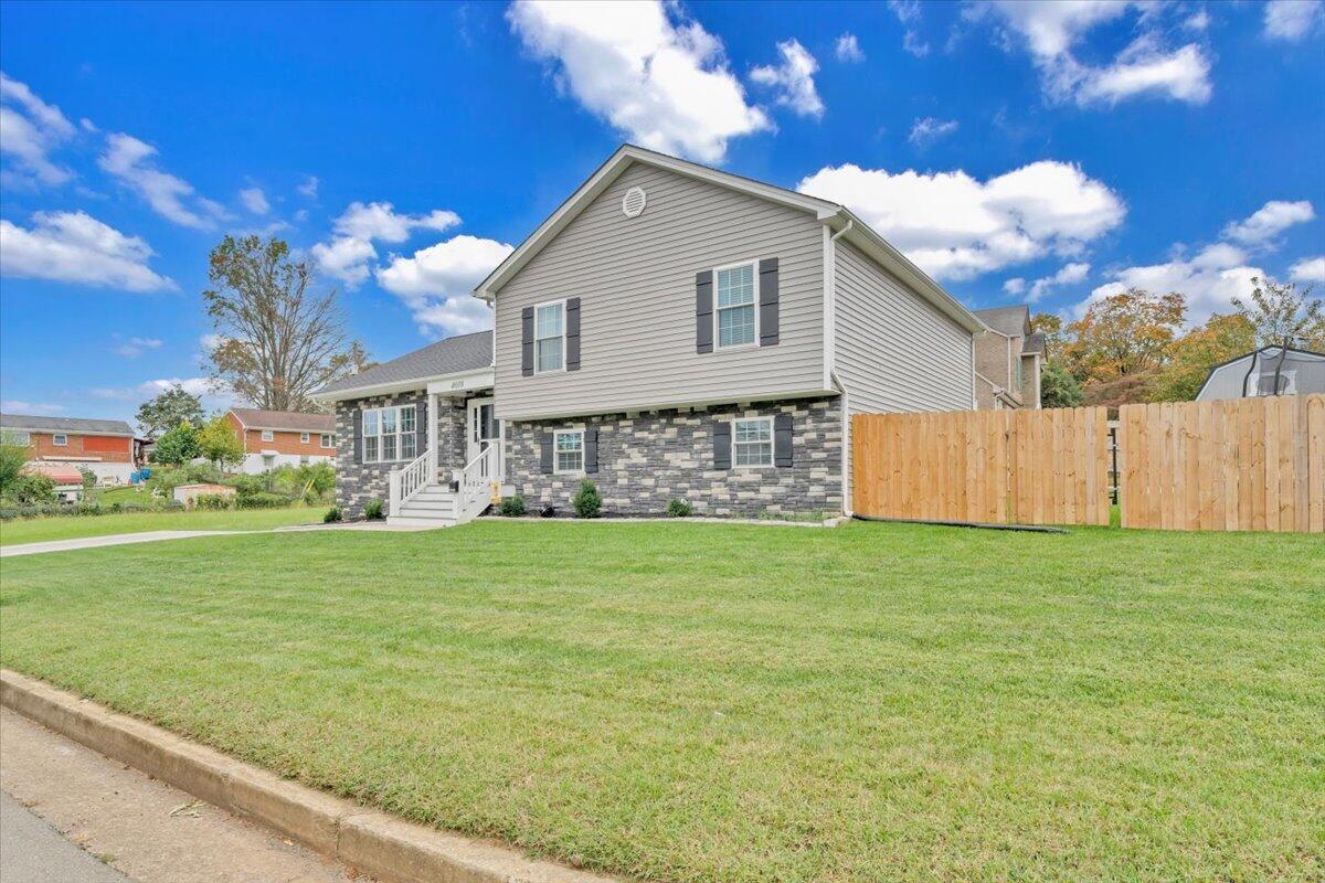 4018 Hazelridge RD NW