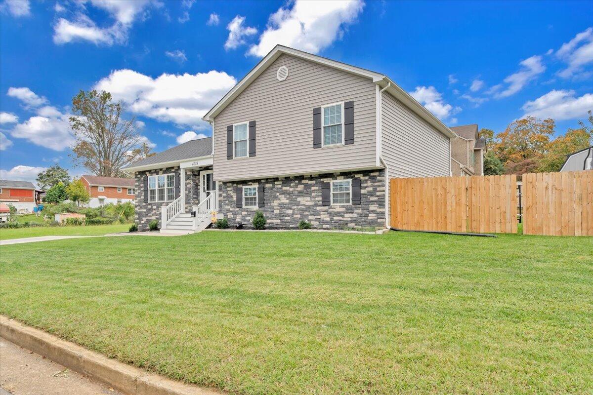 4018 Hazelridge RD NW