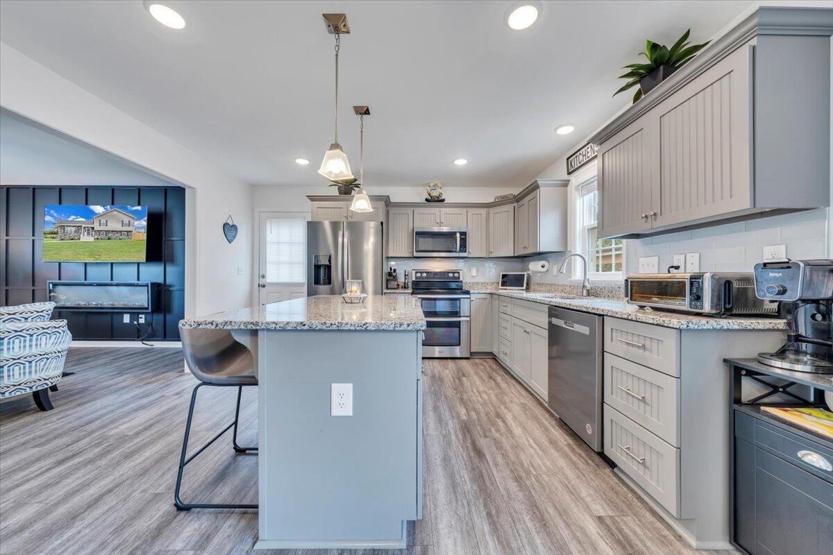 4018 Hazelridge RD NW