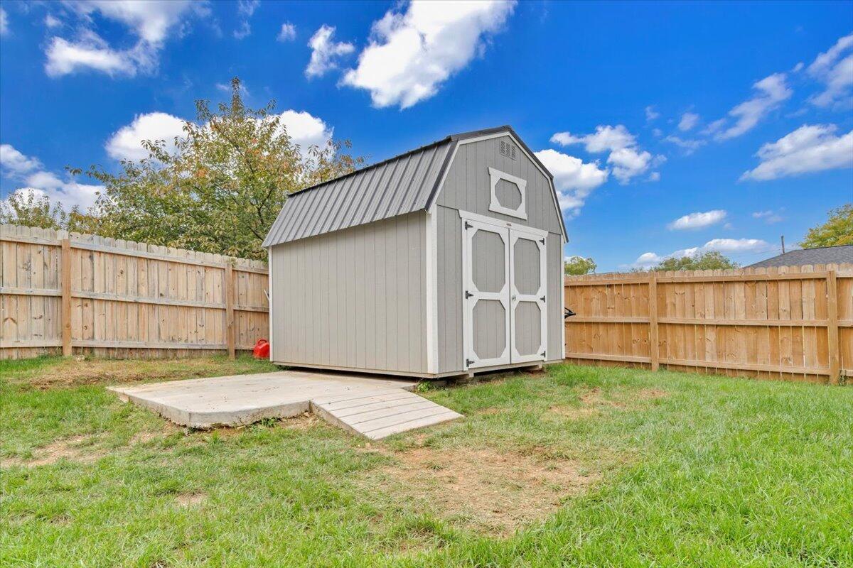 4018 Hazelridge RD NW