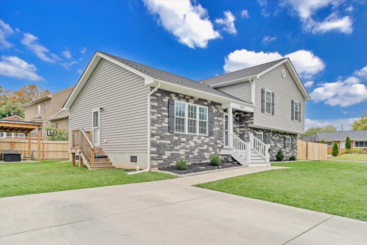 4018 Hazelridge RD NW