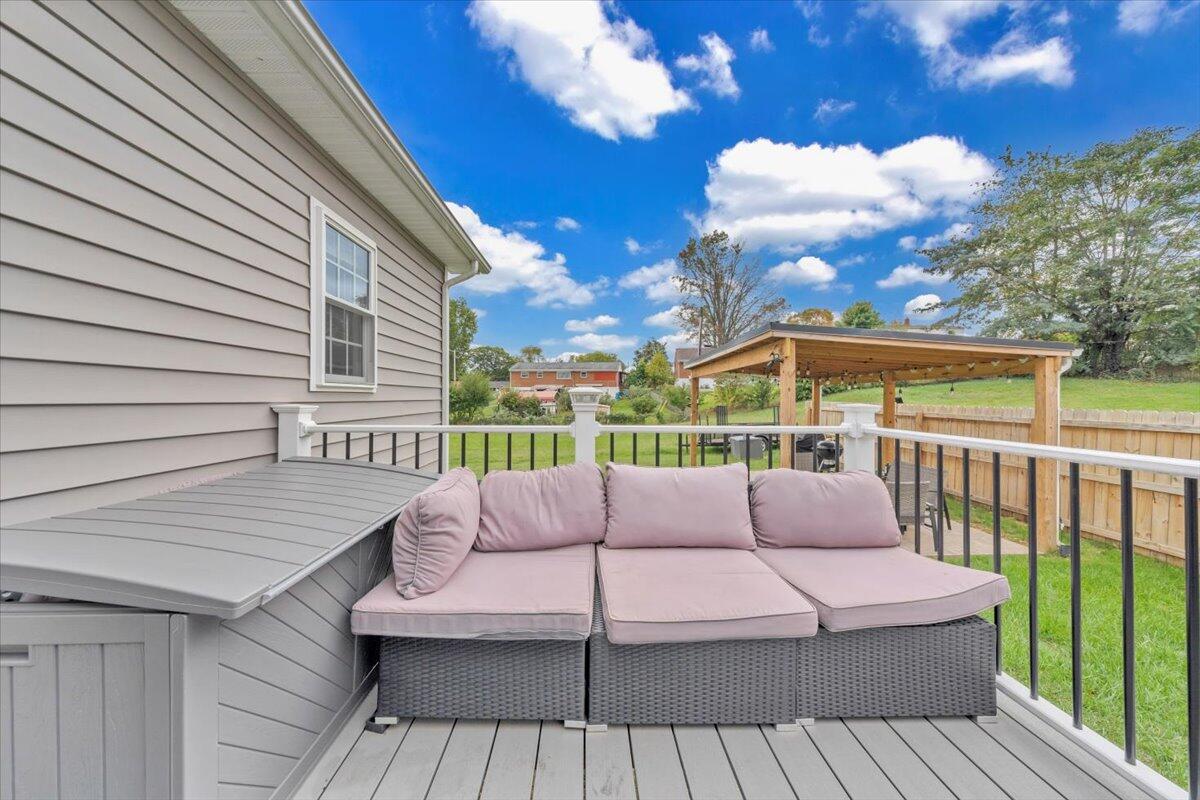 4018 Hazelridge RD NW