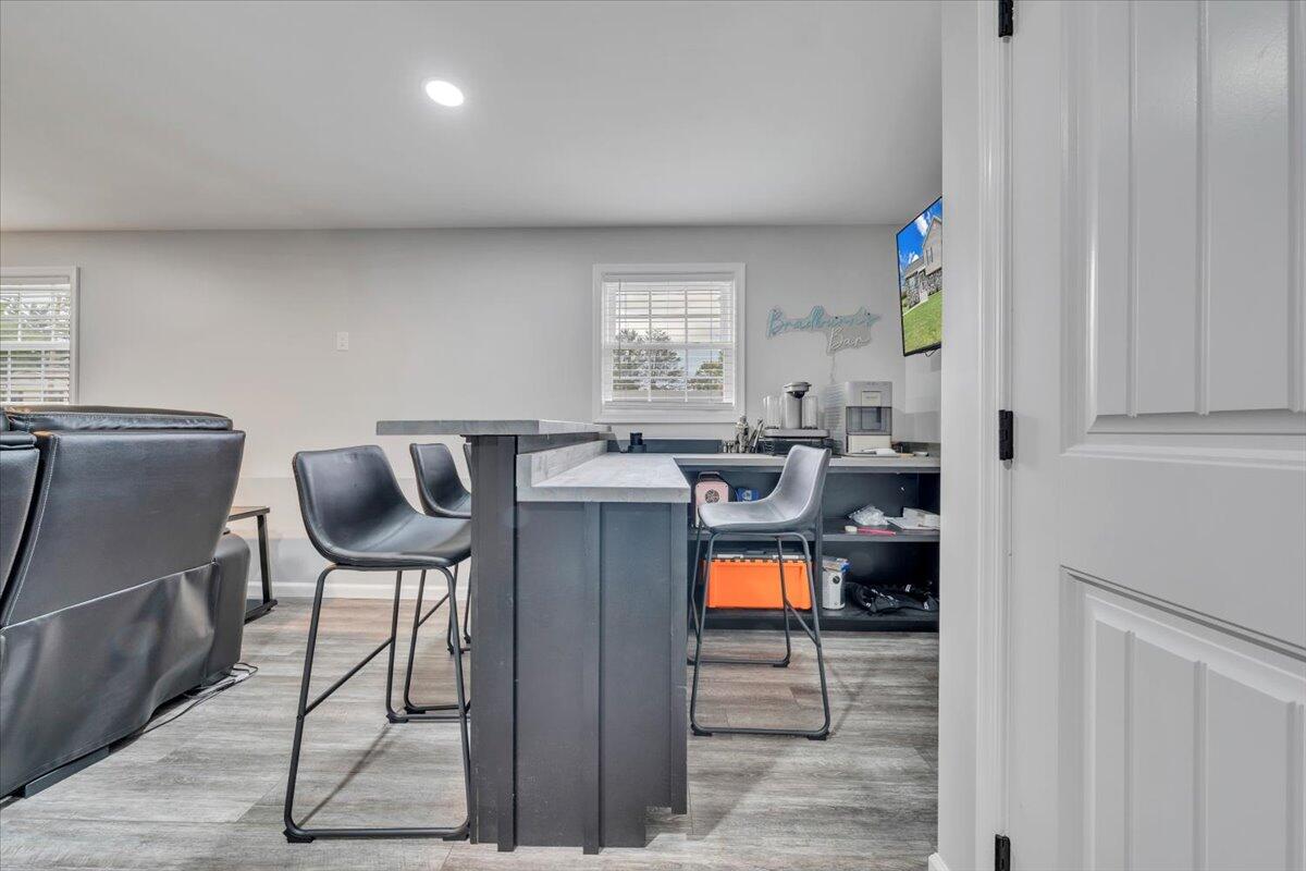 4018 Hazelridge RD NW