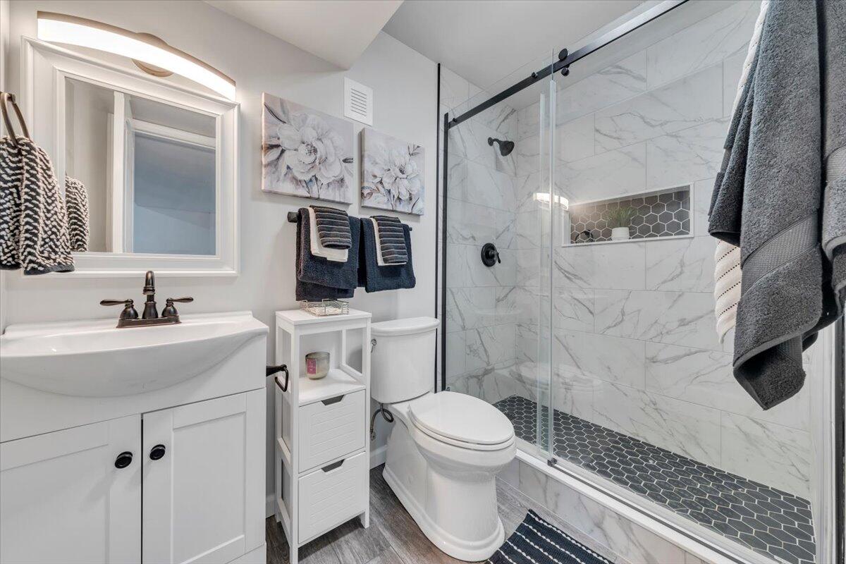 4018 Hazelridge RD NW