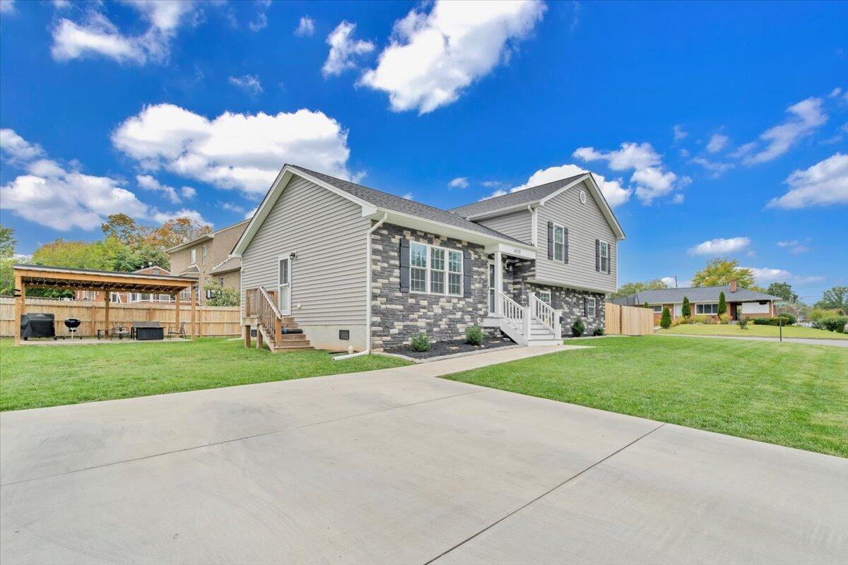 4018 Hazelridge RD NW