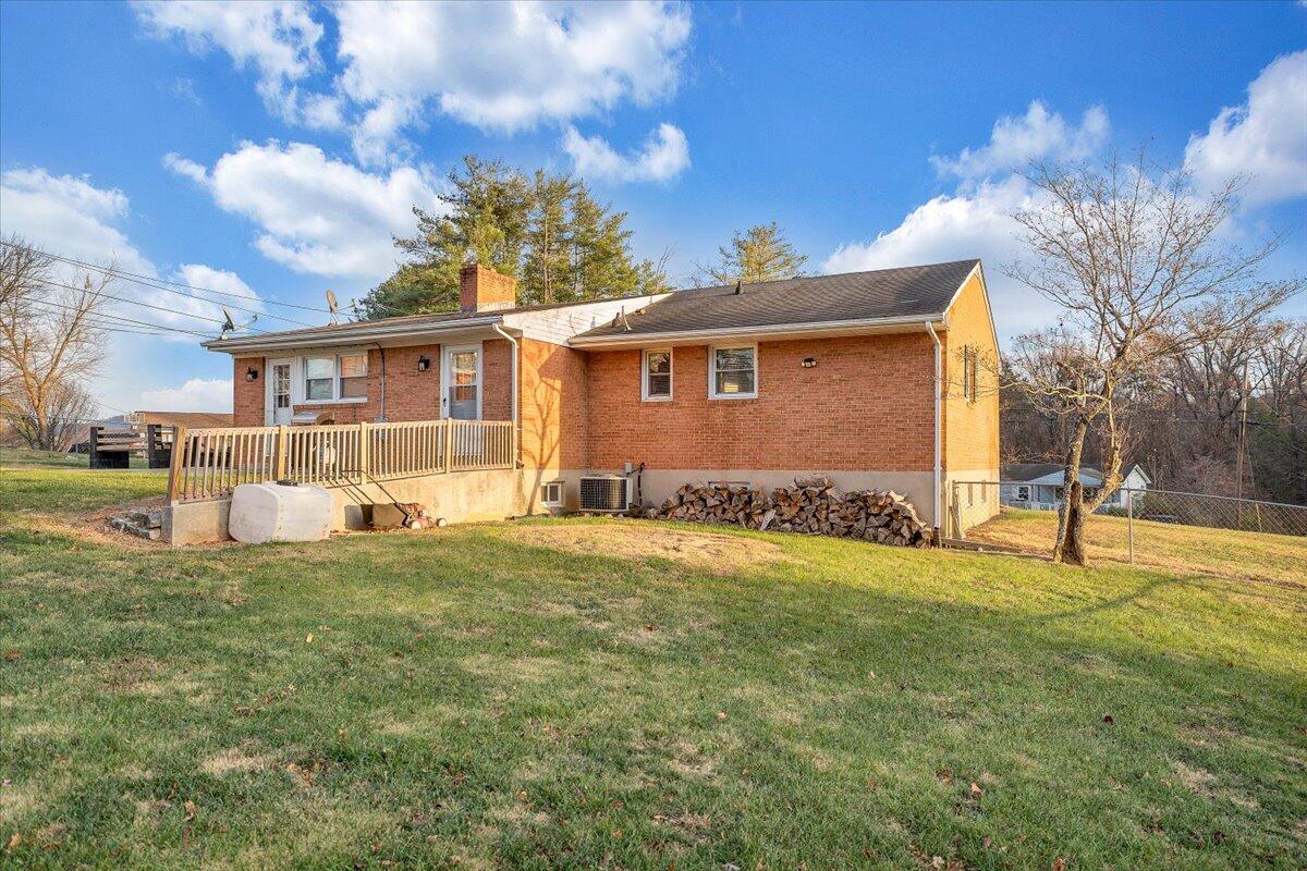 304 Dawnridge LN