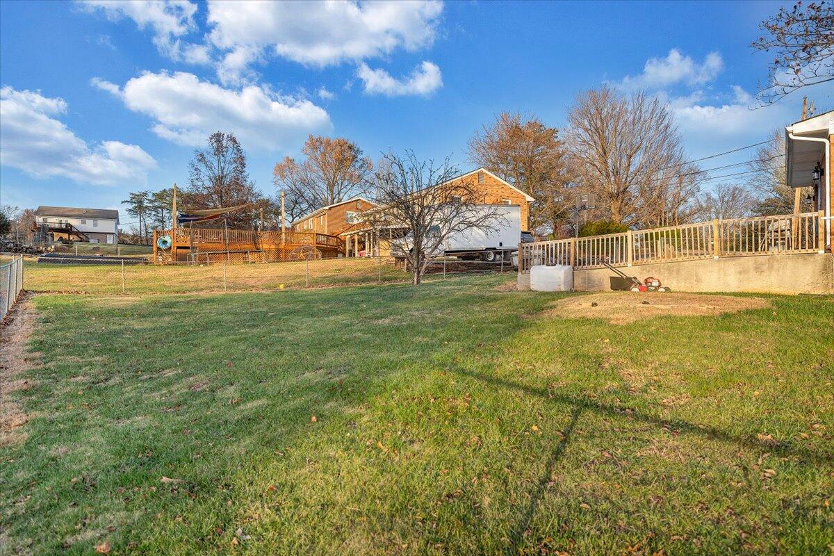 304 Dawnridge LN