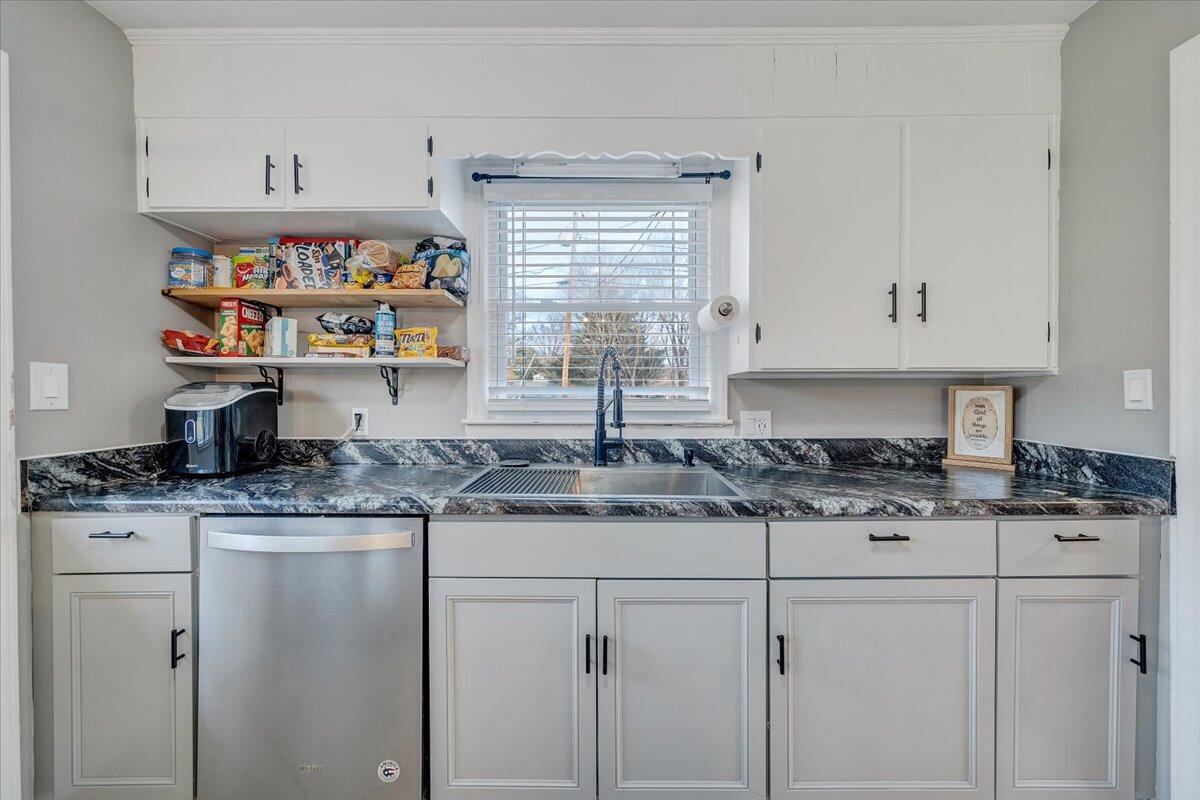 304 Dawnridge LN