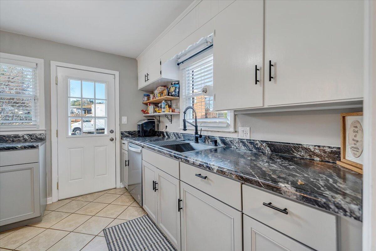 304 Dawnridge LN