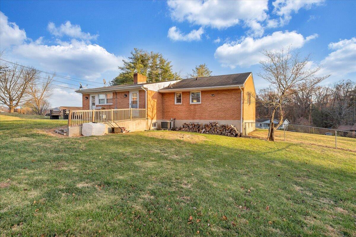 304 Dawnridge LN