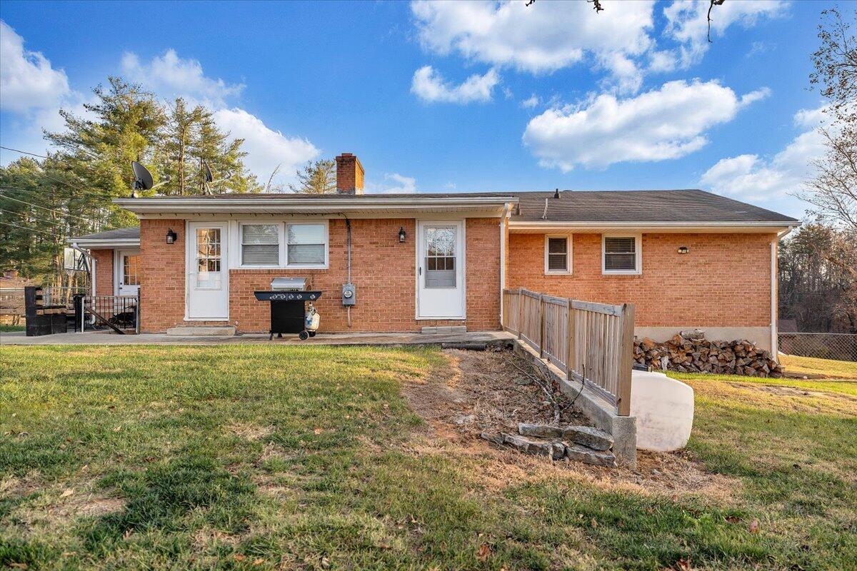 304 Dawnridge LN