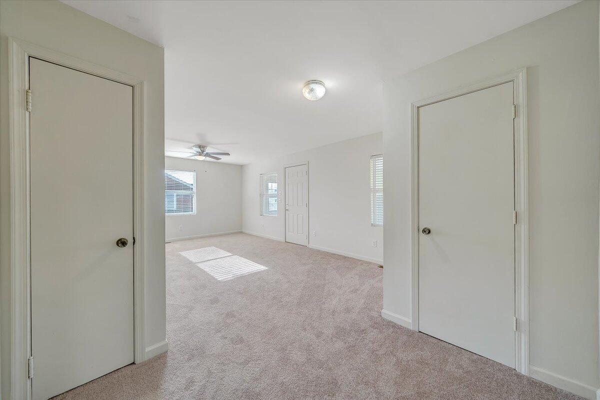 5549 Hollins RD