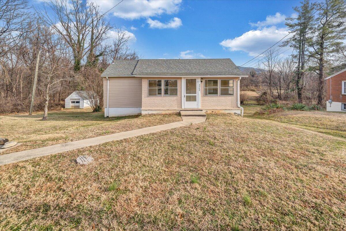 5549 Hollins RD
