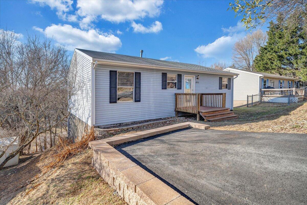 4902 Old Mountain RD NE