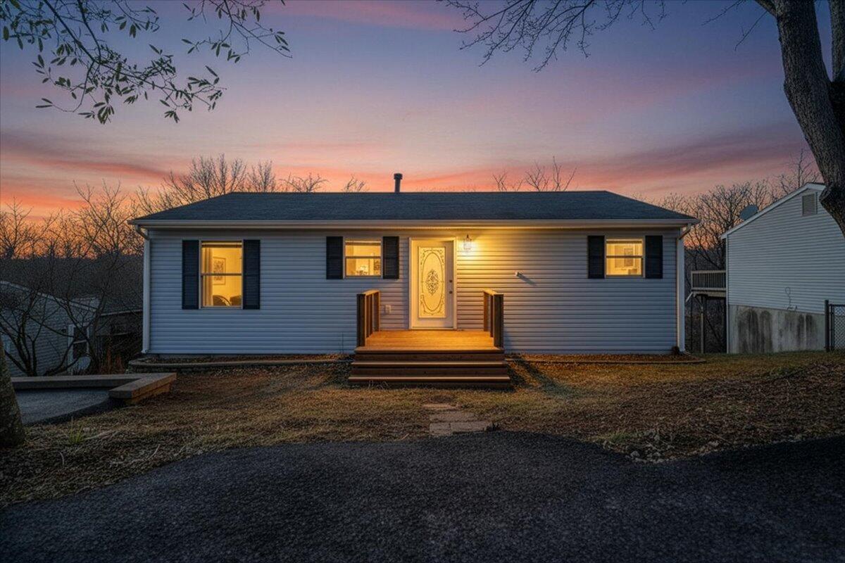 4902 Old Mountain RD NE