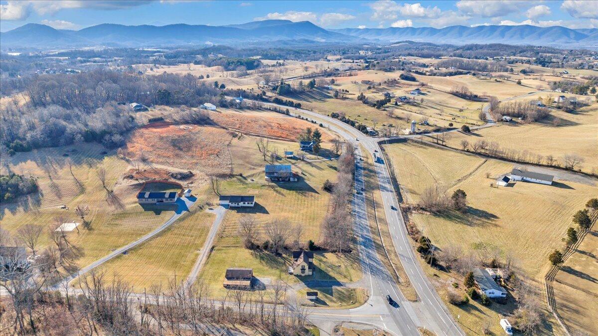 5402 Roanoke RD