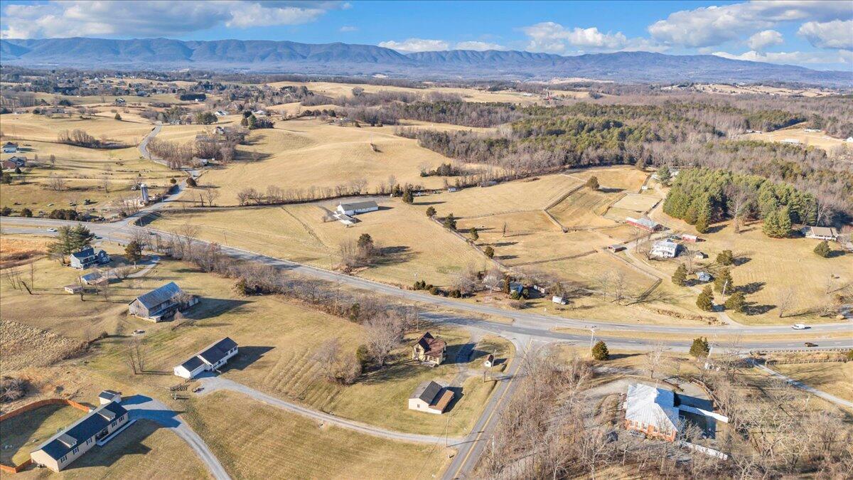 5402 Roanoke RD