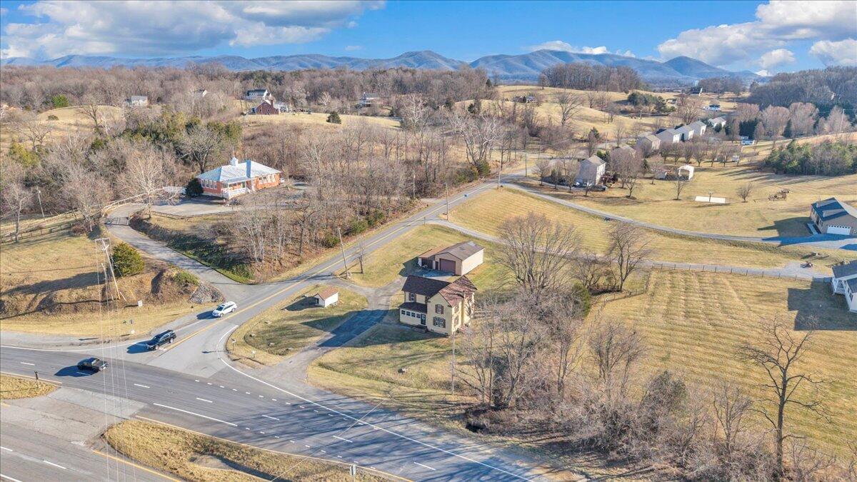 5402 Roanoke RD