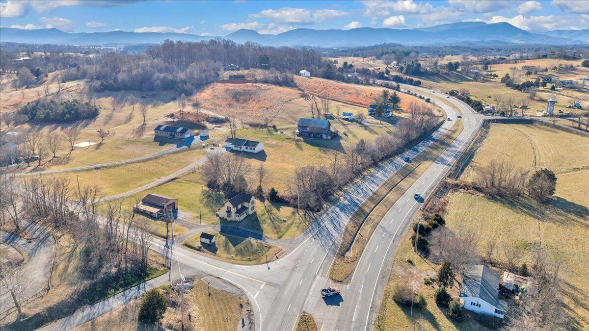 5402 Roanoke RD