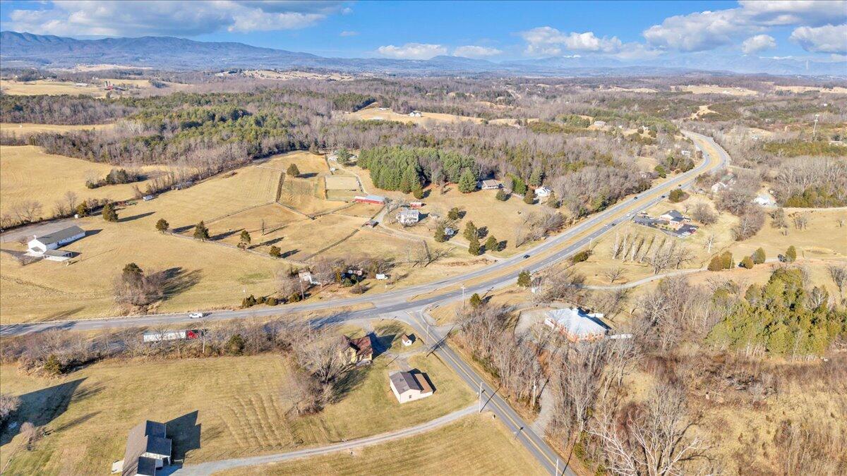 5402 Roanoke RD