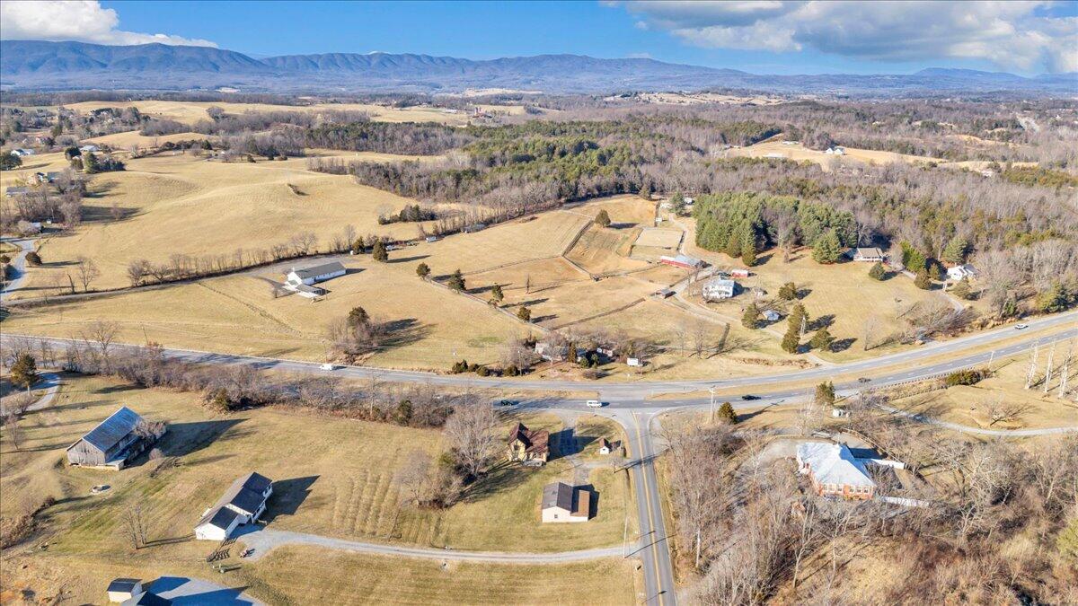 5402 Roanoke RD