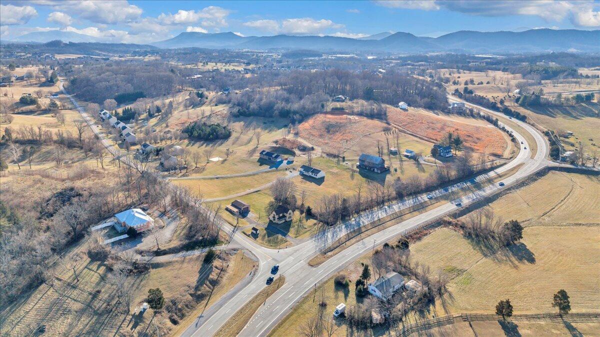 5402 Roanoke RD