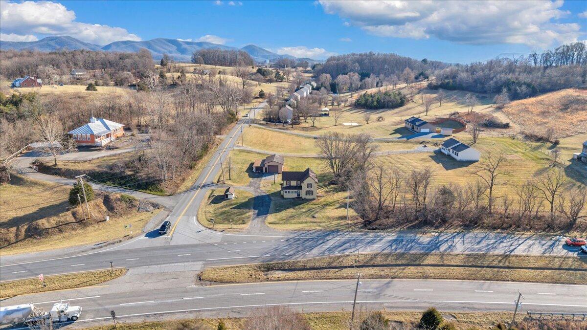 5402 Roanoke RD