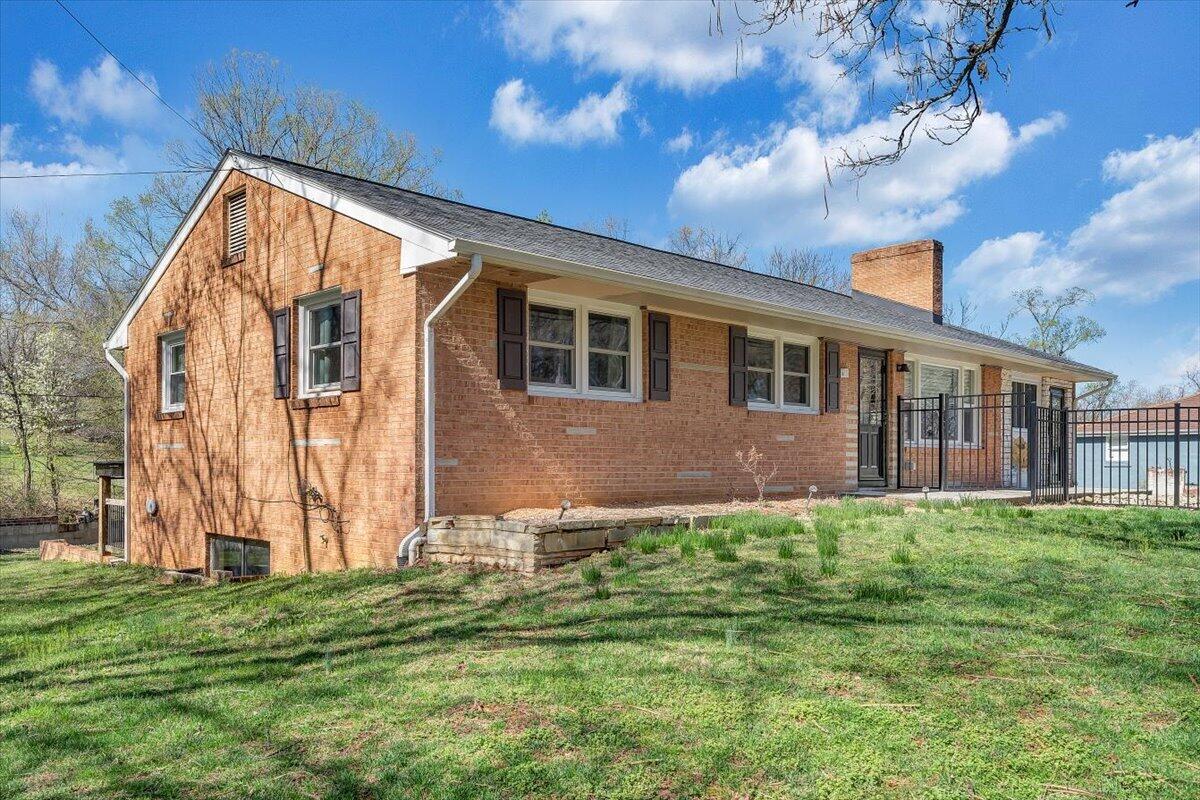 2129 Twelve Oclock Knob RD