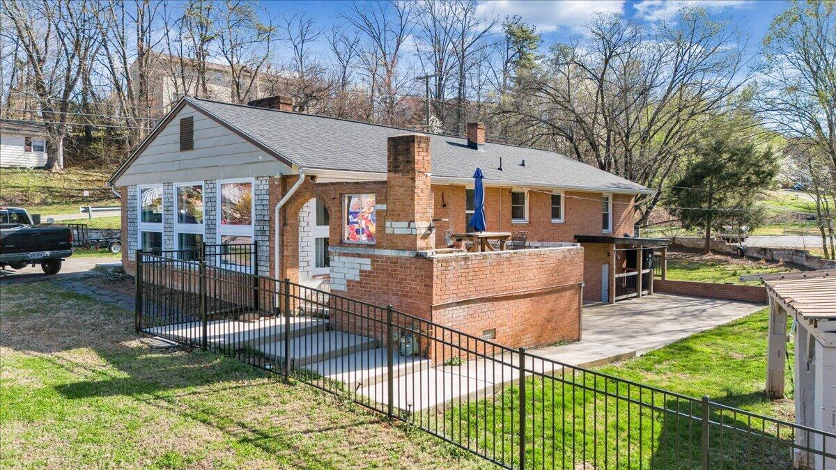 2129 Twelve Oclock Knob RD