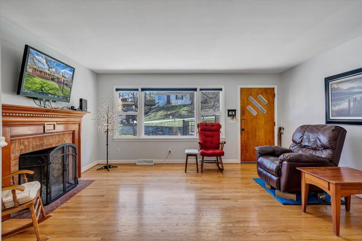 2129 Twelve Oclock Knob RD