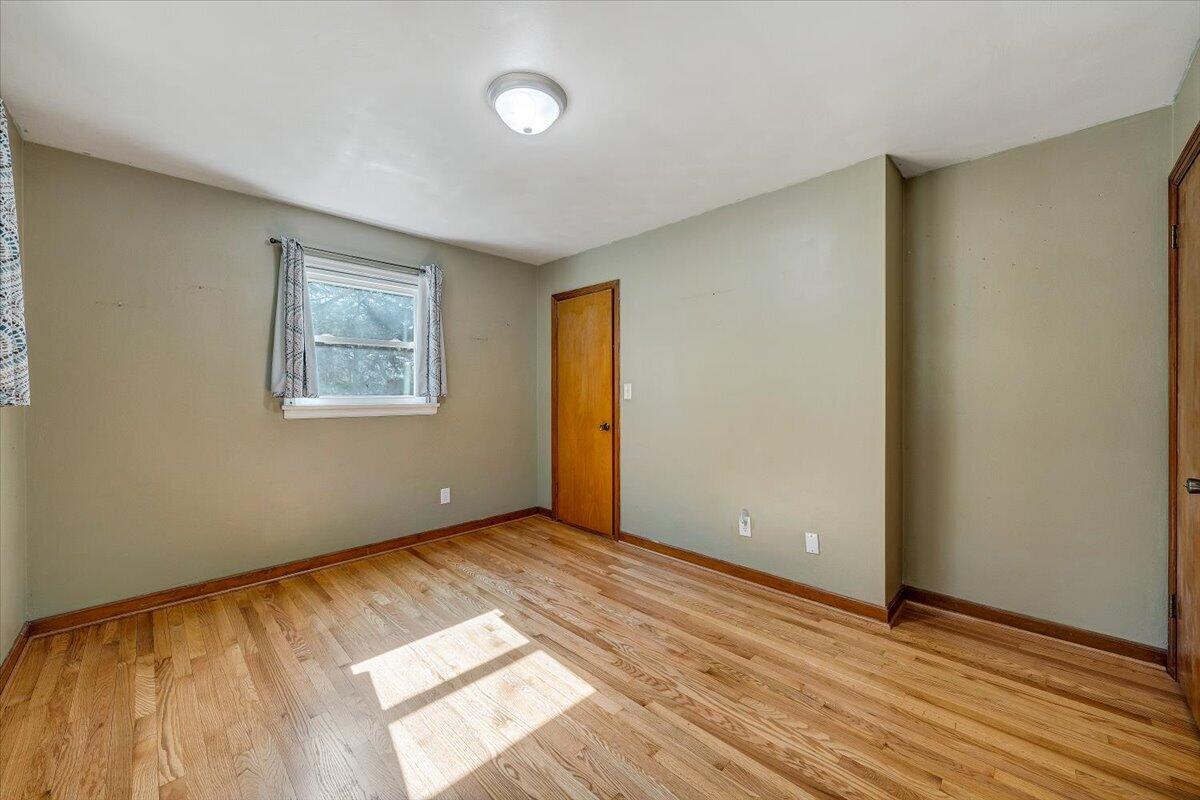 2129 Twelve Oclock Knob RD