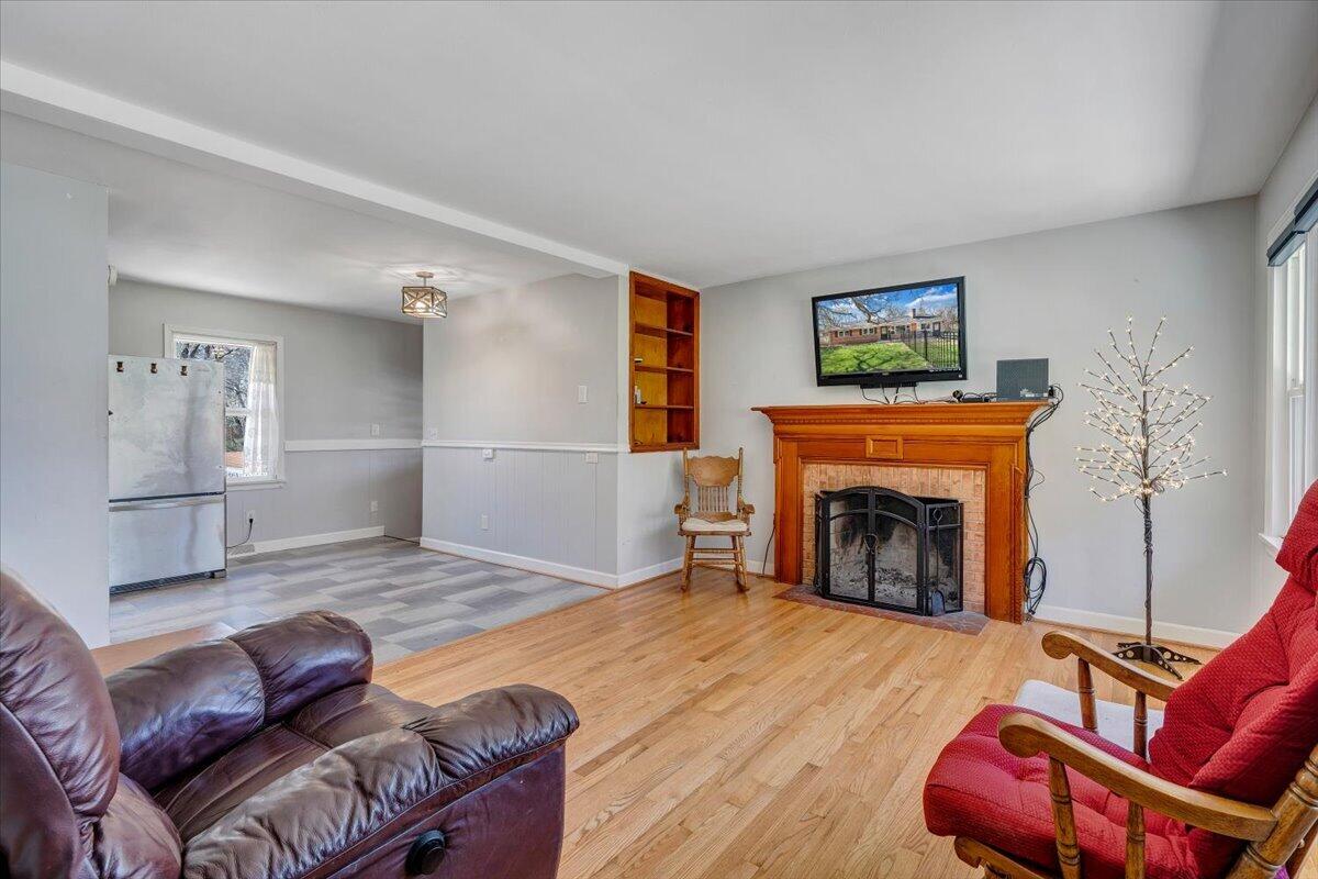 2129 Twelve Oclock Knob RD