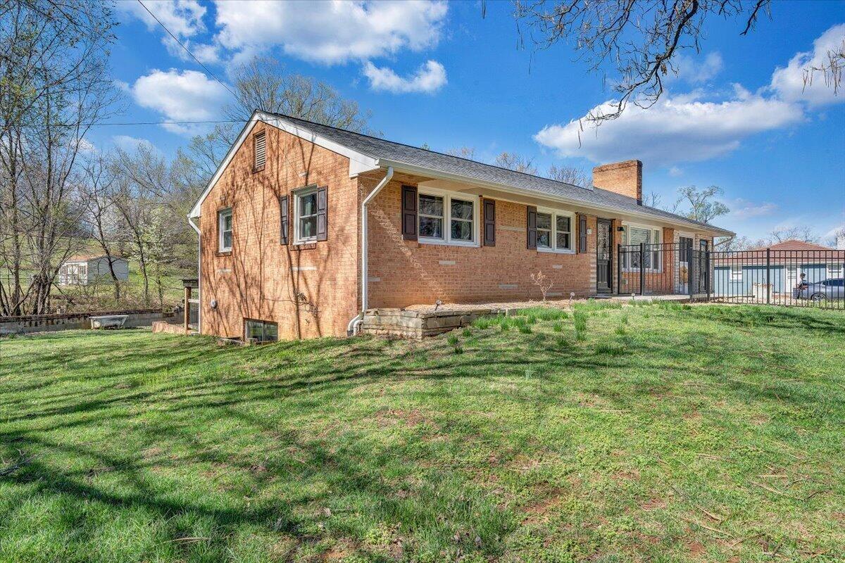 2129 Twelve Oclock Knob RD