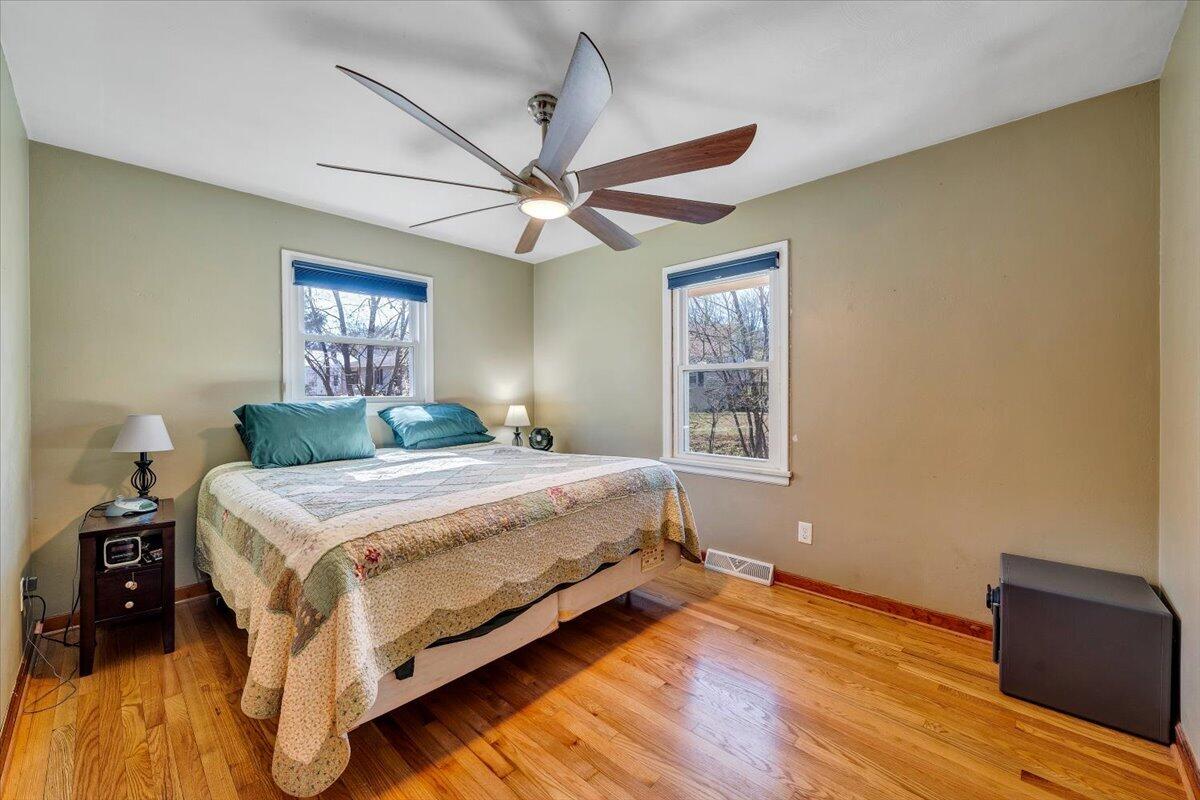 2129 Twelve Oclock Knob RD