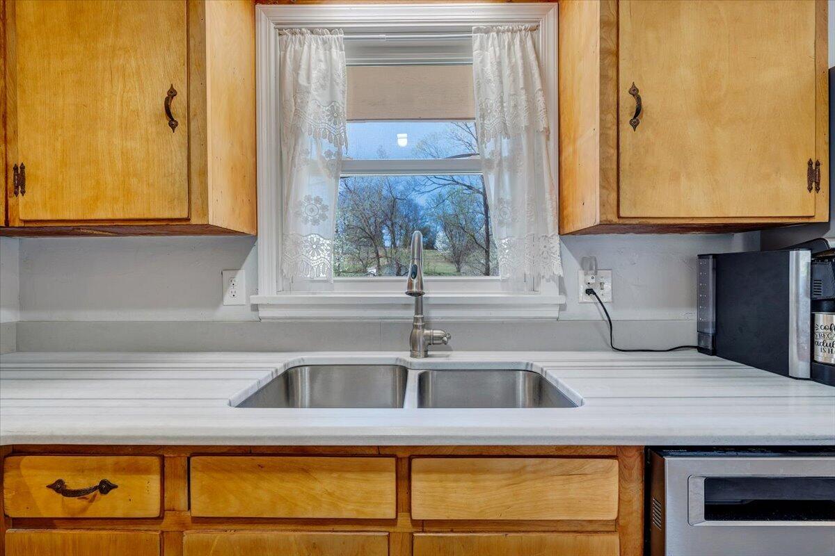 2129 Twelve Oclock Knob RD